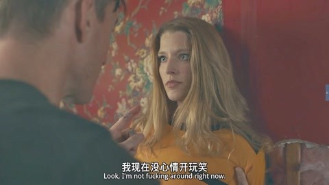 在大雪封闭的山庄里