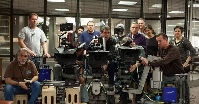 再见金钱，前往贫困村